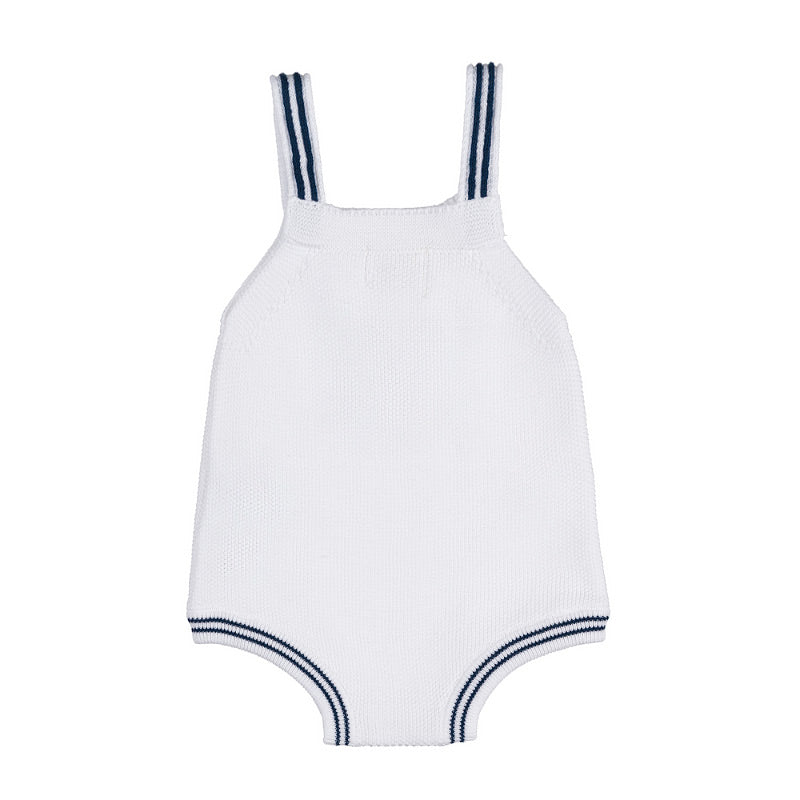 Salopette bianca con t-shirt